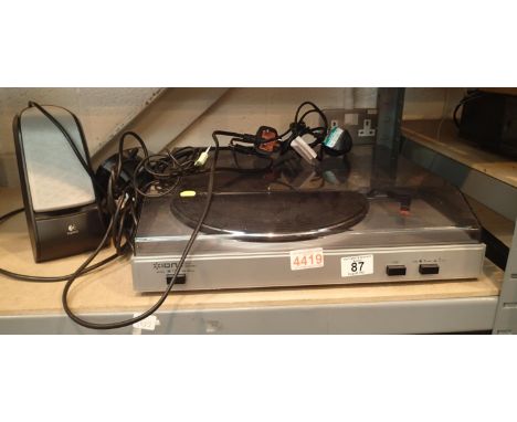 ION USB turntable, record deck and a pair of speakers. P&P Group 3 (£25+VAT for the first lot and £5+VAT for subsequent lots)