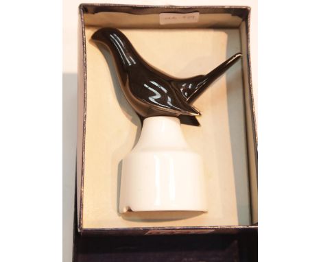 Boxed Royal Worcester ceramic pie funnel, H: 10 cm. P&amp;P Group 1 (£14+VAT for the first lot and £1+VAT for subsequent lots