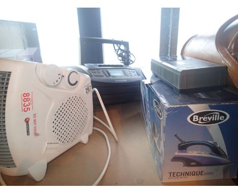 Two fans, an iron, radio and Vint radio. This lot is not available for in-house P&P.Condition Report: All electrical items in