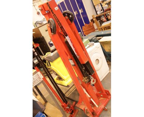 Clarke strong arm engine lift. This lot is not available for in-house P&amp;P. 