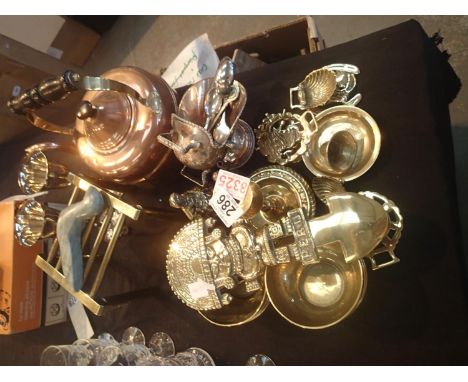 Collection of mixed brassware including candlestick. P&amp;P Group 3 (£25+VAT for the first lot and £5+VAT for subsequent lot