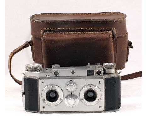 Richard F40 Verascope Stereo Camera. For use with 35mm film (condition 6F) with case.