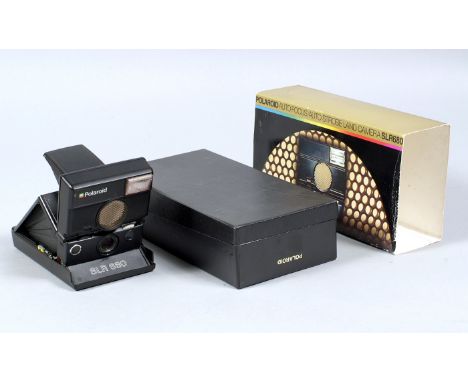 Polaroid 680 Autofocus/Autostrobe Folding SLR Camera. Black body & covering, retaining clip needs attention (condition 6F) in