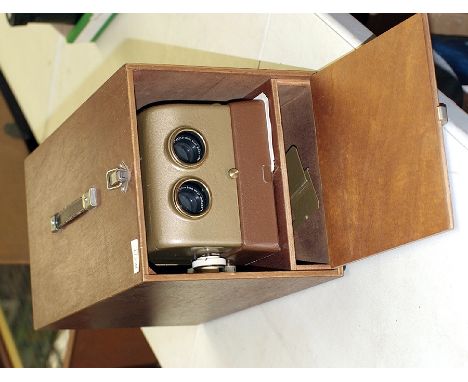 Hawk Stereo Projector with 2 Slide Carriers & a Magic Lantern Projector. By Walter Tyler, London in makers box.