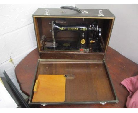 A Singer manual sewing machine in a carrying case 