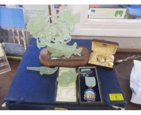 A jade figurine and a Masonic medal in a case with a thimble 