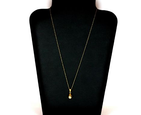 A lovely 9ct yellow gold pendant set with a natural sea pearl on a 9ct gold chain