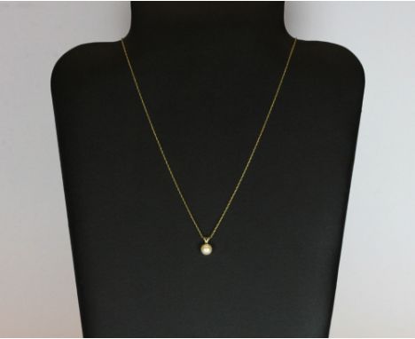 A 9ct yellow gold mounted cultured pearl pendant and chain