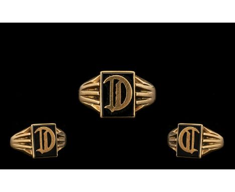 Gents 9ct Gold Stylish Signet Ring with Black Onyx Centre - Ribbed Shoulders. Fully Hallmarked for 9.375. Ring Size - T. Plea