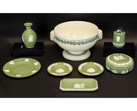 Small Collection of Wedgwood to include Wedgwood Jasperware Green trinket bowl with lid; small bud vase; rectangular pin dish