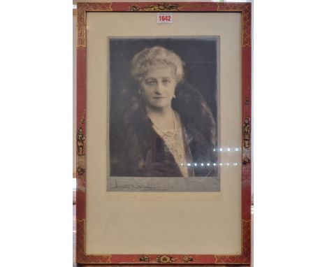 Photography:&nbsp;a head and shoulders portrait of a society lady, by&nbsp;Dorothy Wilding, signed to the mount, image 28.5 x