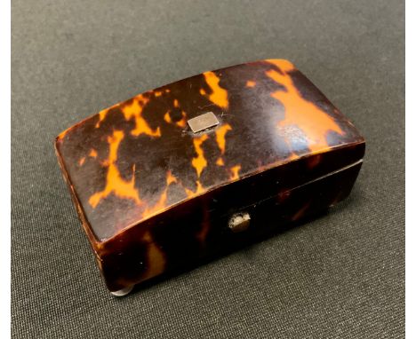 A Victorian tortoiseshell trinket box, the cover slightly domed, bone bun feet, 6.5cm wide, 2.5cm high, c.1860 