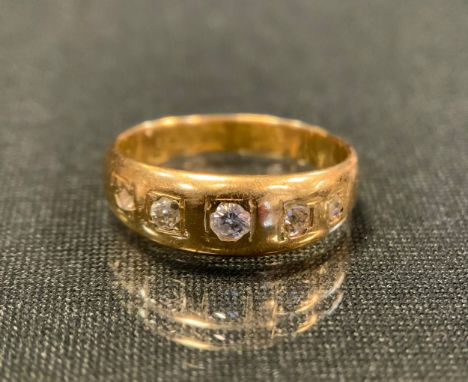 A diamond ring, set with five individually mounted graduated diamonds, total estimated diamond weight 0.20ct, 18ct gold shank