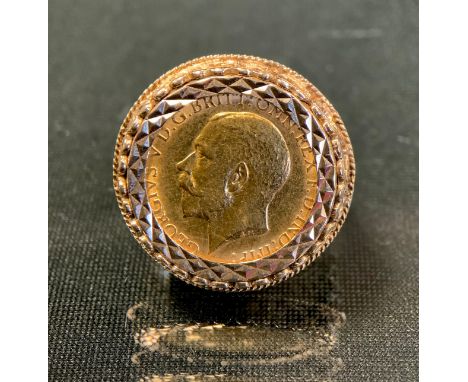 A George IV half sovereign signet ring, 1913, later 9ct gold shank, size N, 8.6g gross 