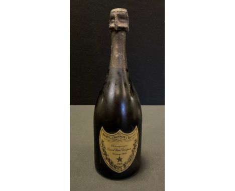 A  Moet &amp; Chandon Champagne Cuvee Dom Perignon Vintage 1990, 750ml, 12.5% Vol 