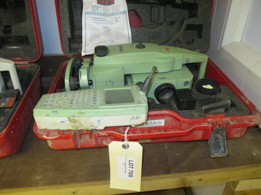 Lot 705 - LEICA TCRA 1105 Plus - Robotic total station