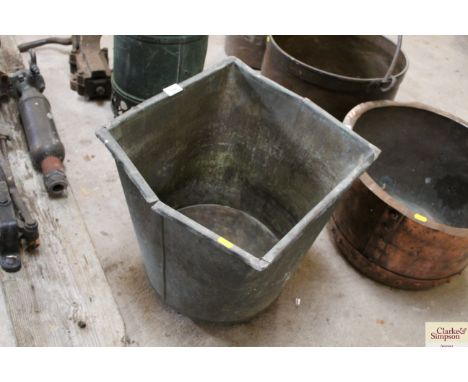 A rectangular copper planter, approx. 15¾" x 17½"&nbsp; x 16¾"