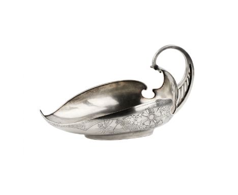 Art Nouveau silver kovsh, 5th Moscow Artel, 1908-1917 The spectacular silhouette stylizes a swan or a rook, with graceful cur