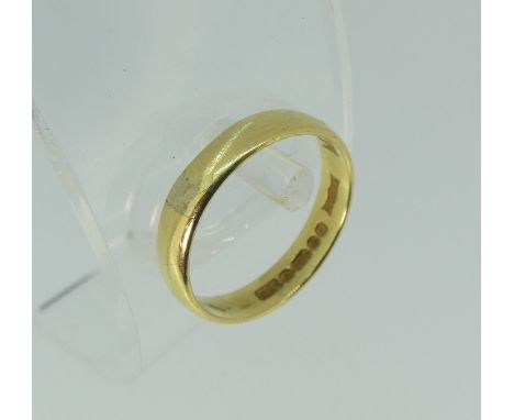 An 18ct yellow gold Wedding Band, Size K, approx weight 2.6g.