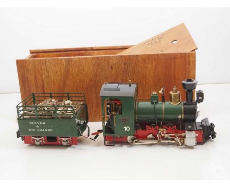 A ROUNDHOUSE G scale (45 mm gauge) live steam 'William' 0-6-0 steam locomotive with tender in green livery -  VG with wooden 