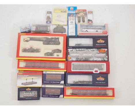 A group of OO gauge rolling stock by HORNBY and others together with various 1:76 scale vehicles and accessories - VG in G/VG