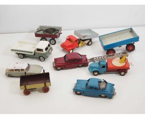 A tray of vintage tinplate and plastic toys mostly Eastern European/Czechoslovakian - F/G (unboxed) (9)