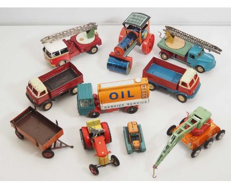 A tray of vintage tinplate toys mostly Eastern European/Czechoslovakian - F/G (unboxed) (10)