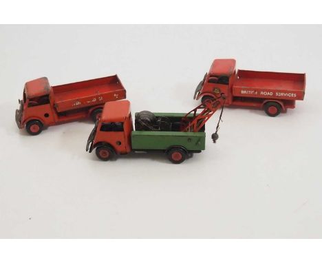 A group of vintage TRIANG MINIC clockwork lorries comprising 2 x flatbeds and a breakdown truck - F/G (unboxed) (3)