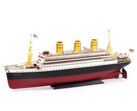 An impressive modern Marklin clockwork tinplate 3 funnelled German Ocean Liner 'Viktoria' (16150). 98cm overall length finish
