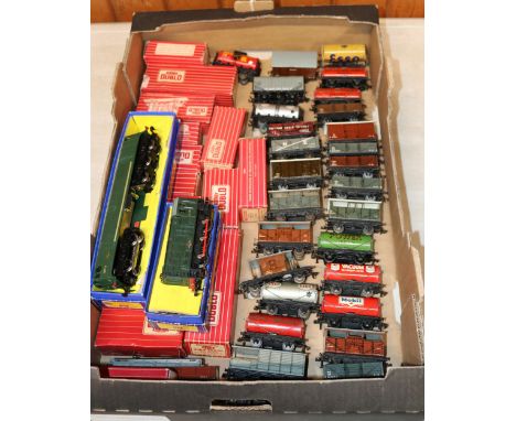 Hornby Dublo Railway. A BR Co-Bo diesel/electric locomotive, 3233, D5713. Plus a BR 0-6-0 diesel electric shunting loco, 3231