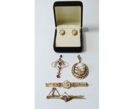 Cameo pendant in 9ct gold, a pair of opal ear studs, two bar brooches and a pendant.  (6)