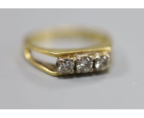 A modern 18ct gold and three stone diamond set ring, size K, gross 3.3 grams.