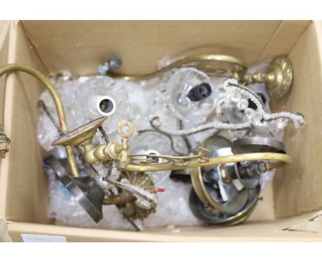A quantity of mixed lighting