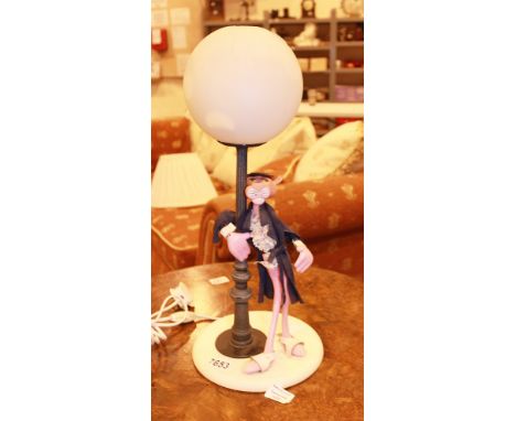 Novelty Pink Panther table lamp. H: 30 cm