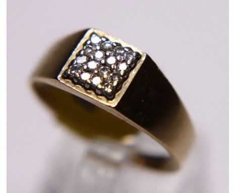 9 ct gold gents diamond signet ring, approx 0.33 ct, size S