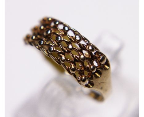 9 ct gold keeper ring, size N