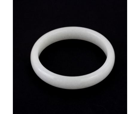 A Nephrite jade bangle, inside Dia. 6.5cm.
