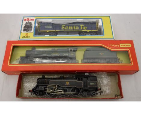 A box of various Dublo gauge railwayana including a Triang Hornby Rovex Scale model 4-6-0 loco and tender, Albert Hall R759, 