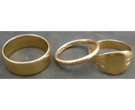 An 18 carat gold wedding band, an 18 carat gold signet ring and a 9 carat gold wedding band