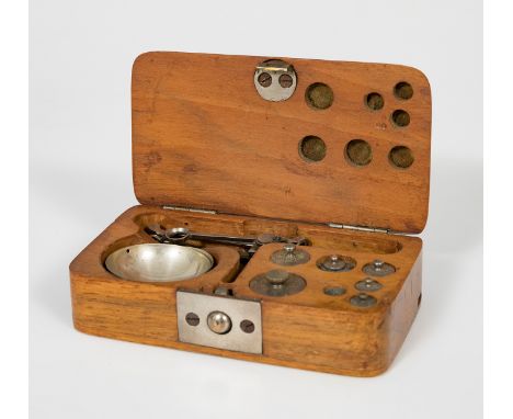 Scales; early 20th century:Carved wood and metal.Measurements: 5 x 9,5 cm.This balance belongs to the personal collection of 