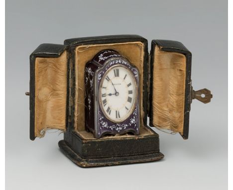 ZENITH carriage clock. Late 19th century. In enamelled silver. White dial, Roman numerals, pear type hands. With original lea