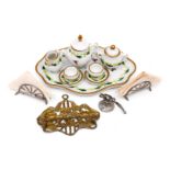 Konv. Puppenstuben-Accessoires, feines LIMOGES Service, Kaffeekannenhöhe 4 cm, seltener Zinn-