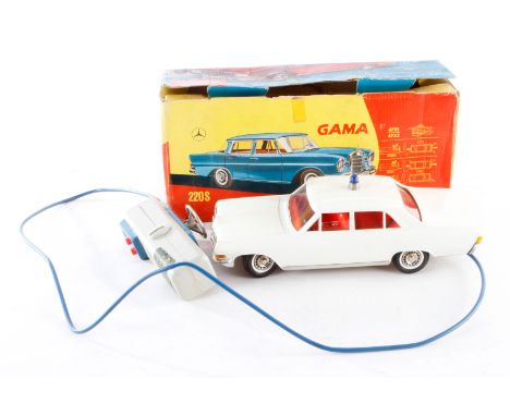 Gama Opel Admiral, weiß, mit Fernsteuerung, im besch. OK, Z 3