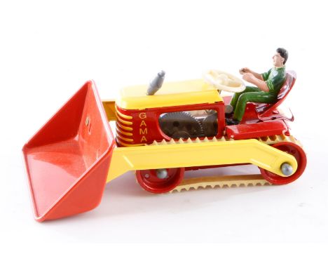 Gama Raupenschlepper, Blech/Kunststoff, Uhrwerk wohl intakt, Gummiraupen hart, LS und Alterungsspuren, L 13,5, Z 3