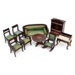 Boulle Salonmöbel, 9-teilig, Sitzgruppe mit sehr schönen originalen grünen Seidenbezügen, Sofabreite