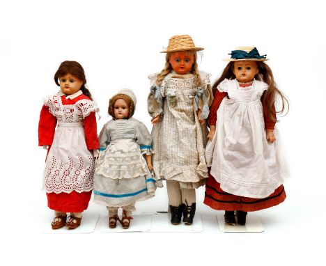 4 Puppendamen, Celluloid-Brustplattkopf, 1 x gemarkt KÄMMER &amp; REINHARDT, 2 x SCHILDKRÖT, 1 Kopf beschädigt, 1 x Massearme