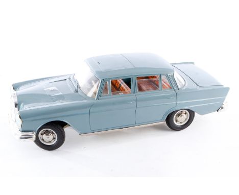 Gama Mercedes, Blech/Kunststoff, tw besch., LS und Alterungsspuren, L 33,5, Z 3