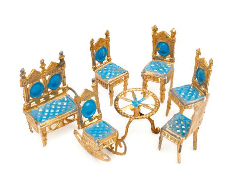 Ausgefallenes, zierliches Zinn-Miniatur-Möbelprogramm, Sitzgruppe mit Tisch, 4 Stühlen und Sofa, Stuhlhöhe 5 cm, 1 Tischbein 