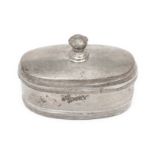 Nürnberger Zinn-Bratwurstdose um 1830, Breite 4,5 cm, Deckel etwas verzogen