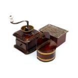 3 ROCK & GRANER Puppenküchen-Accessoires, seltene Reibe mit Kasten, Kaffeemühle und Metze, Breite